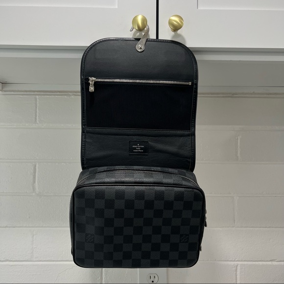 Louis Vuitton Case - Picture 11 of 15